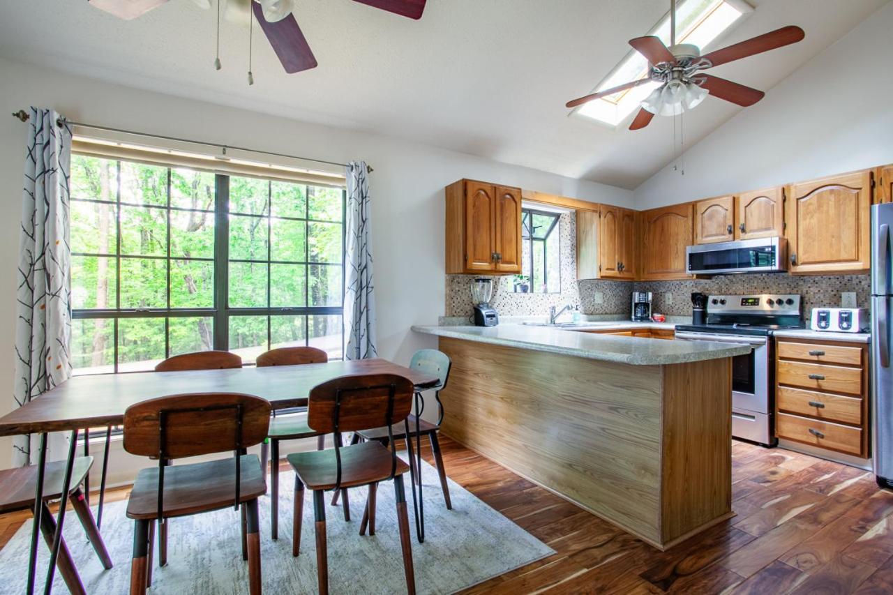 Little Cub Cottage - Mtn Views & Community Pools Gatlinburg Esterno foto